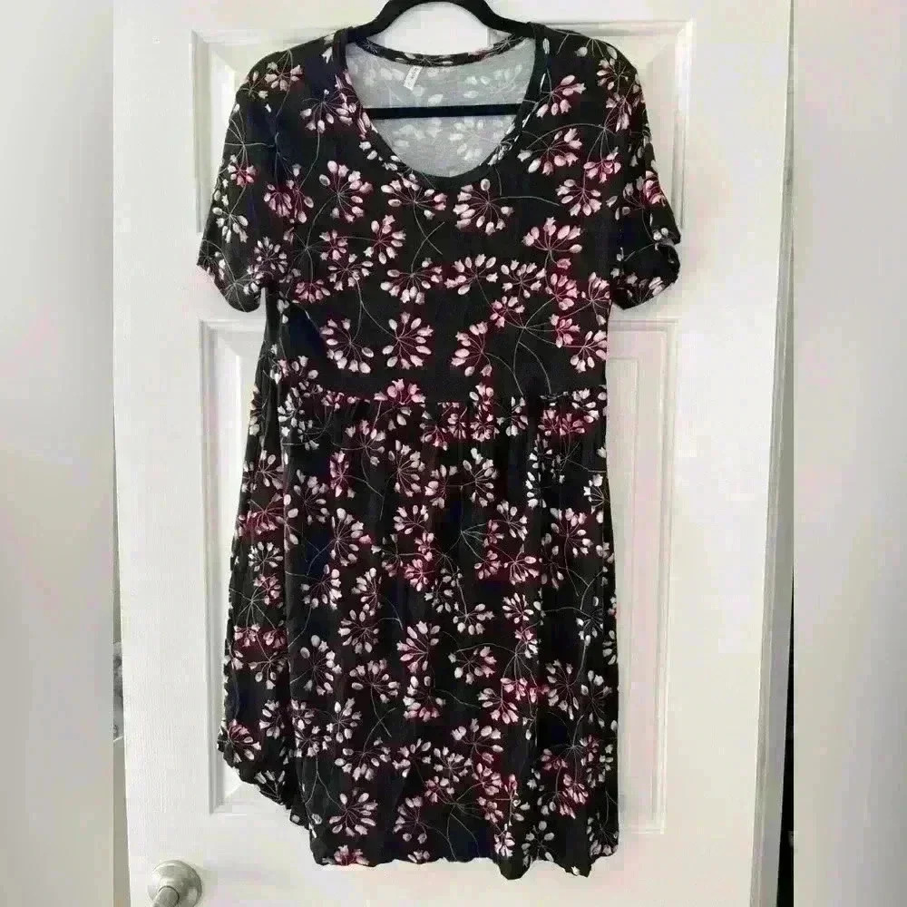 Black floral t shirt dress
